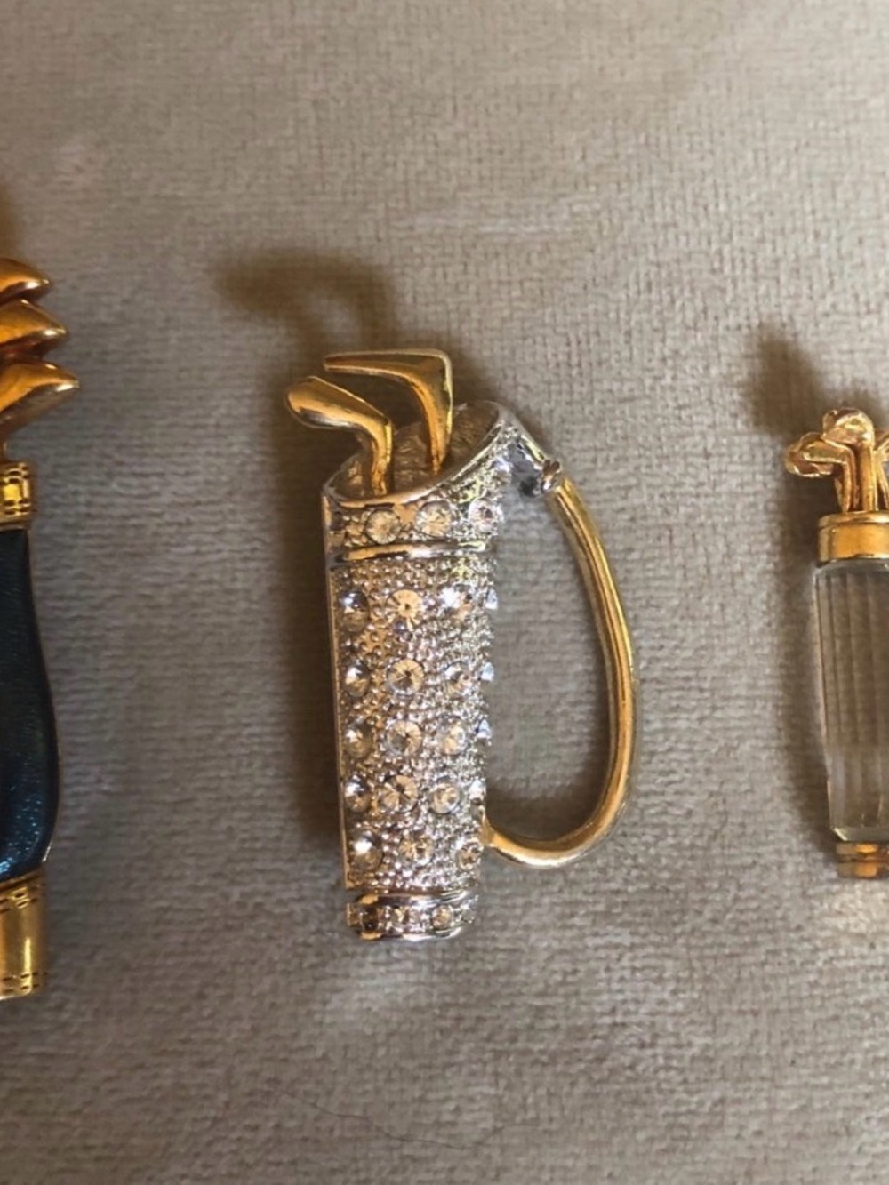 Golf Bag Brooches and Figurine Pendant (3)